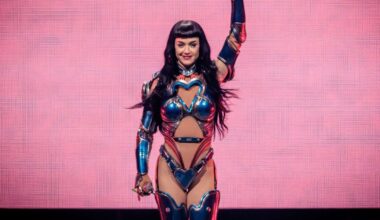 Katy Perry's Strapless Iridescent Gown Is Made of Mother of Pearl