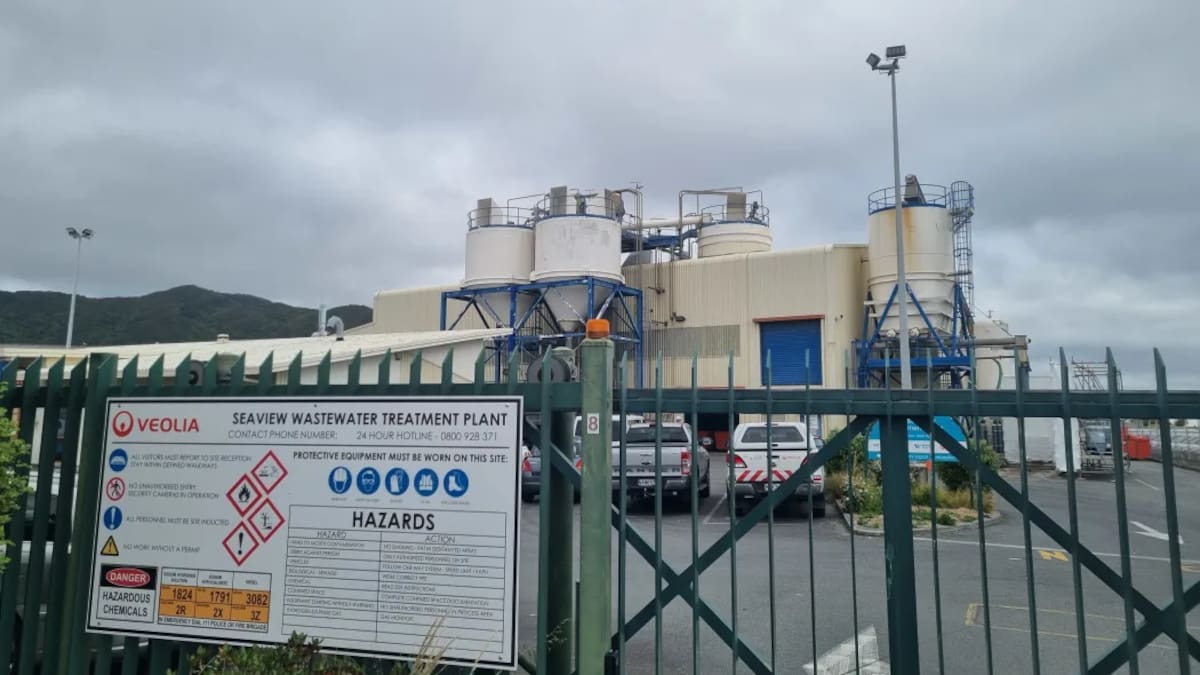 Warning after sewage leak into Wellington harbour