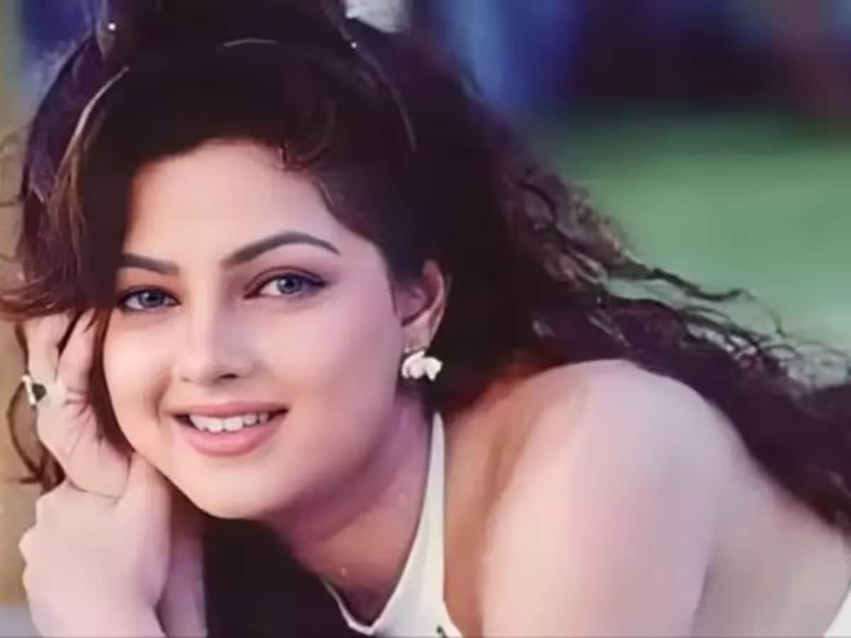 We are talking about none other than Mamta Kulkarni who defined a large part of 1990s Hindi cinema. When the Tamil film Nanbargal was remade as Mera Dil Tere Liye, it marked her formal entry into Bollywood. From there, Mamta quickly became a familiar face, known for her bold screen presence and commercial appeal.