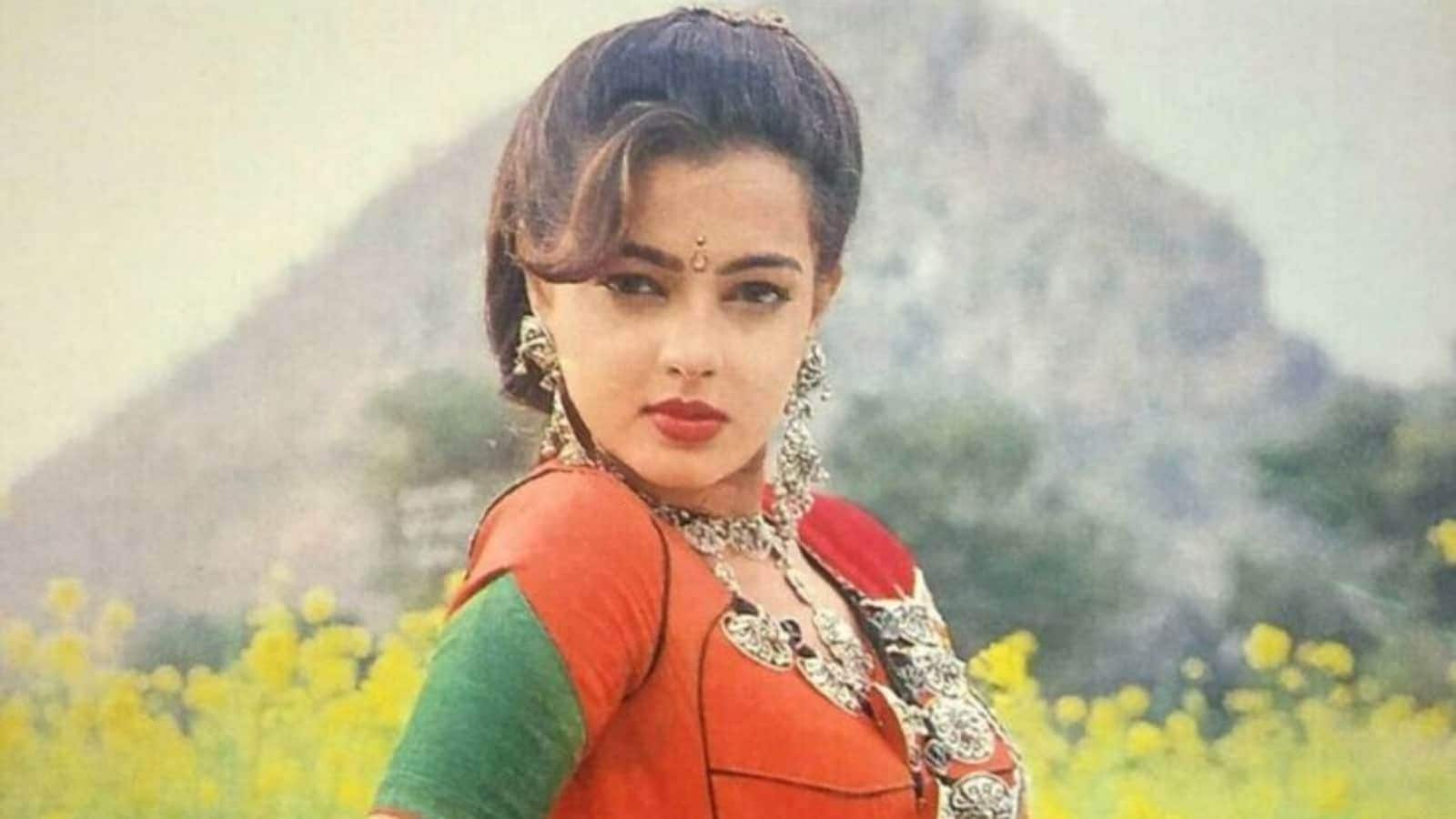 Her talent was formally recognised when she won the Filmfare Award for Lux New Face of the Year in 1994 for her debut performance in Aashiq Awara (1993). The accolade placed her among Bollywood’s top emerging stars and she went on to appear in films like Andolan, Baazi, China Gate and Chhupa Rustam: A Musical Thriller.