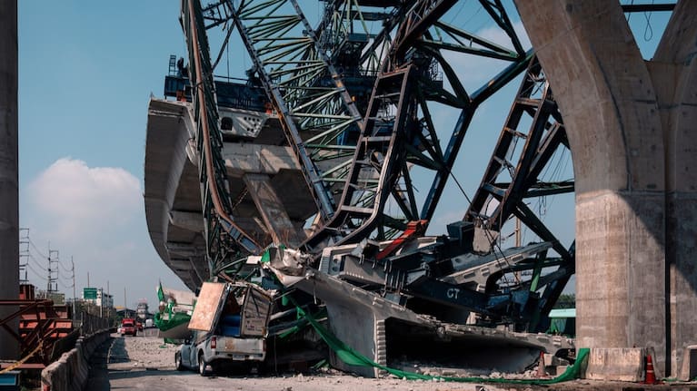 A construction crane that collapsed on the Rama 2 Road elevated expressway in Samut Sakhon province, Thailand.