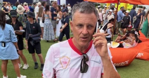 Tennis fan bats away explanation for Croatian shirt incident