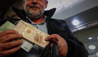 Syria begins circulating new post-Assad currency bills
