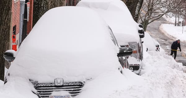 At least 30 dead as more snow from colossal winter storm hits US