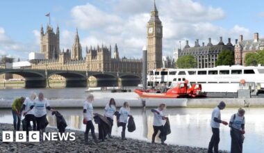 River Thames cleaner but at risk from climate change, report says