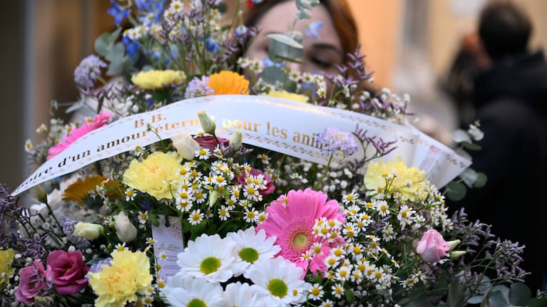 Actor Brigitte Bardot's coffin is carried outside Notre-Dame de l'Assomption church for her funeral ceremony.