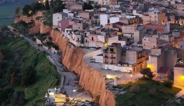 Huge landslide leaves Sicilian homes teetering off cliff, 1500 evacuated