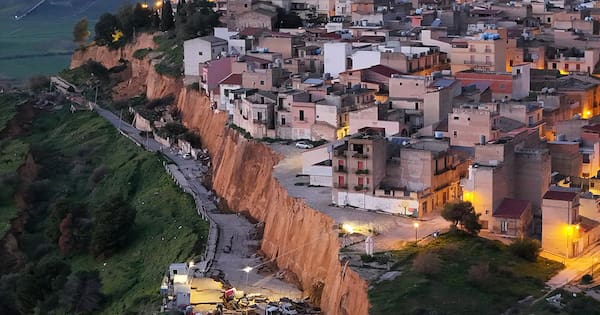 Huge landslide leaves Sicilian homes teetering off cliff, 1500 evacuated