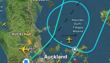 Auckland flight to Vancouver, Canada returns to New Zealand