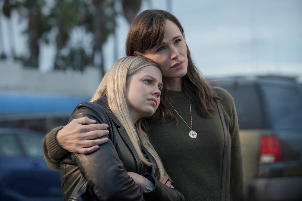 Jennifer Garner, Angourie Rice, The Last Thing He Told Me season 2 jennifer garner, angourie rice, the last thing he told me season 2