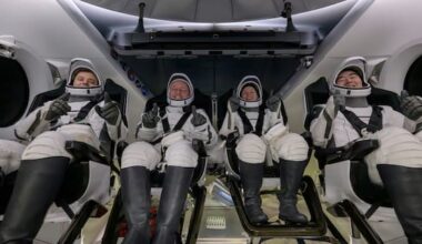 Astronauts returns to Earth early in NASA's first medical evacuation