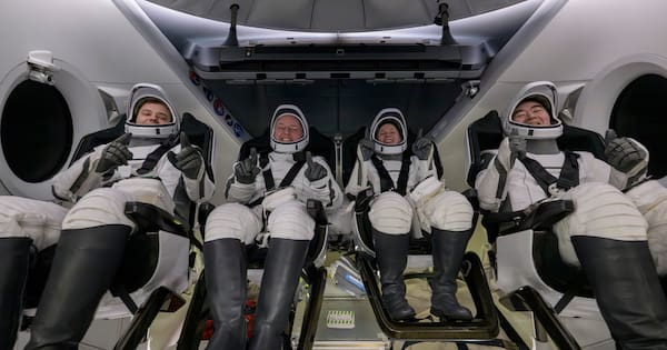 Astronauts returns to Earth early in NASA's first medical evacuation
