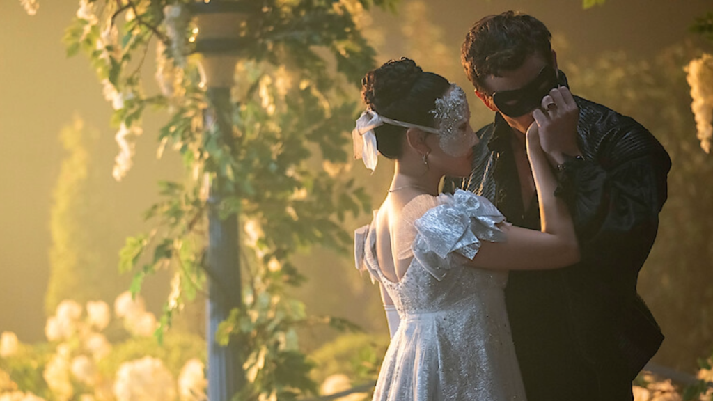 benedict and sophie in masquerade mask in bridgerton season 4