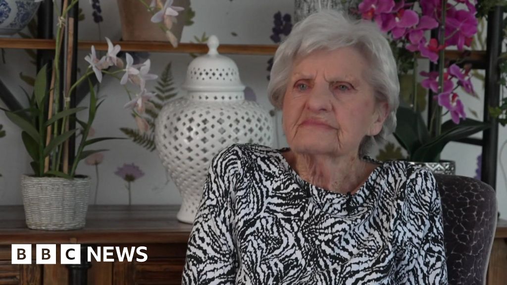 Robbie Williams fan Norma, 94, dies weeks after video call