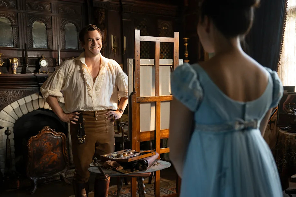 Bridgerton. (L to R) Luke Thompson as Benedict Bridgerton, Yerin Ha as Sophie Baek 