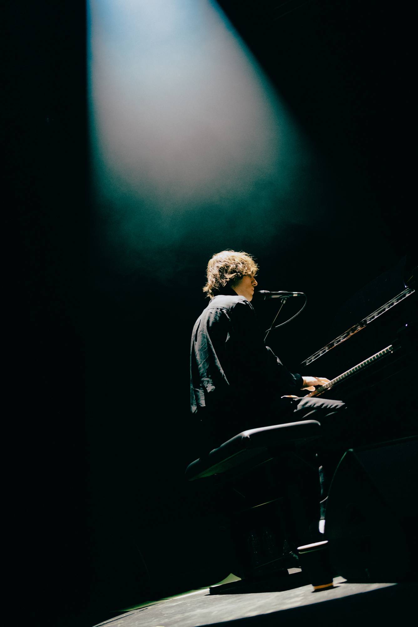 Cameron Winter live at The Roundhouse, London. Credit: Lewis Evans