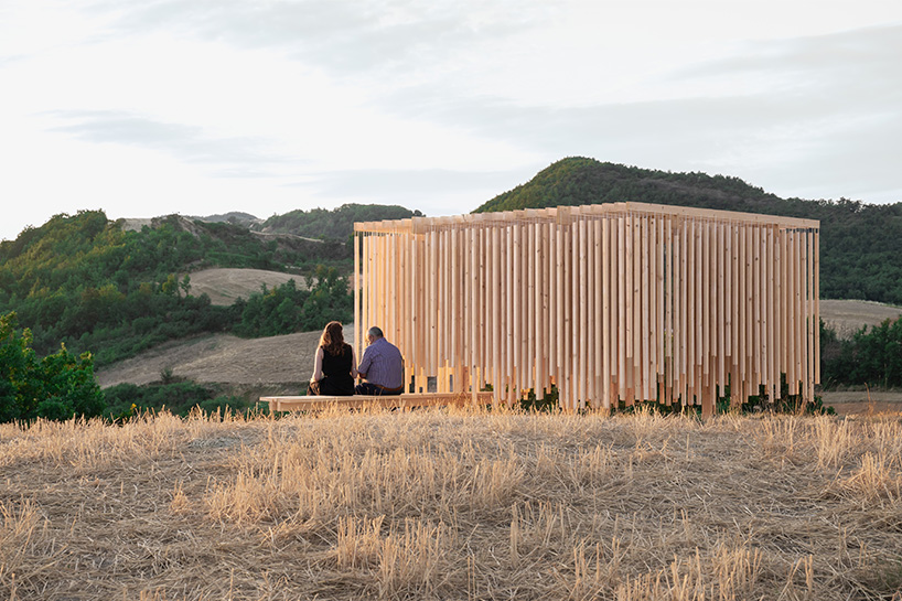wind activates pavilion’s permeable wooden grid producing layered soundscapes