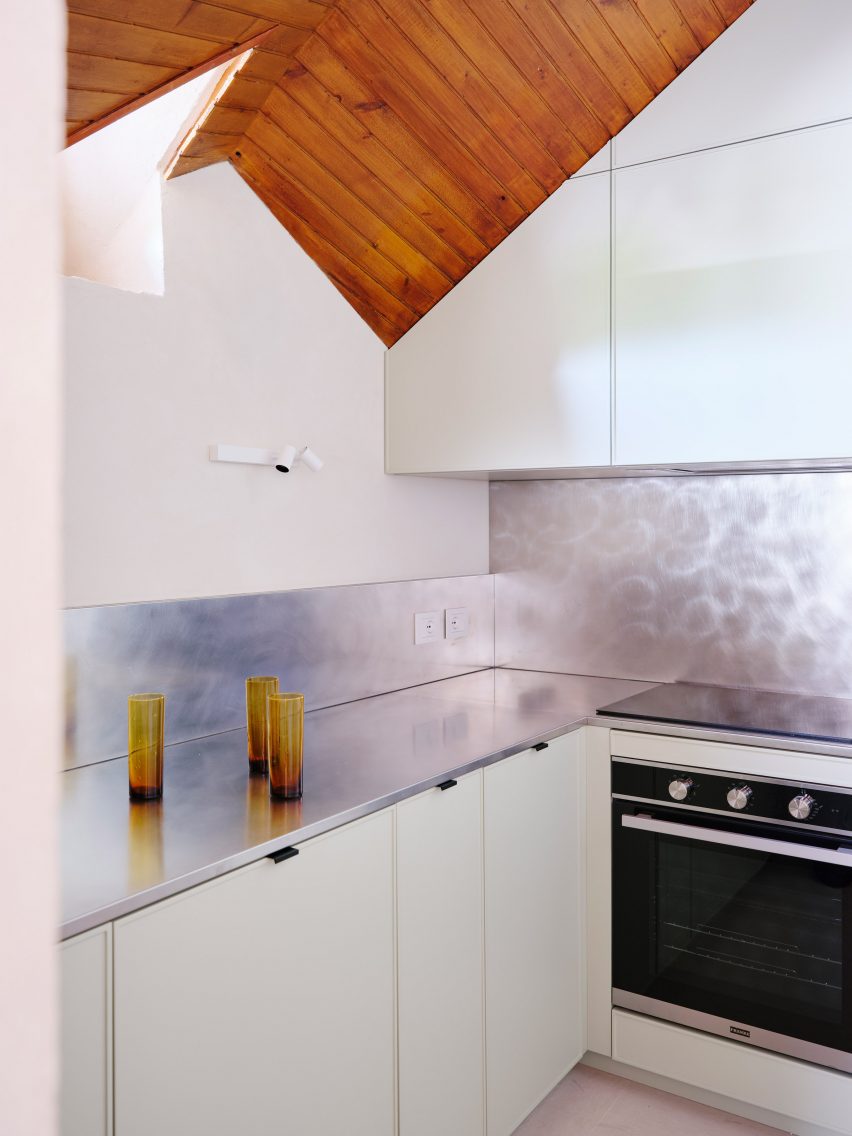 Stainless steel counter in Co.arch Studio apartment renovation in Mario Galvagni's Giomein