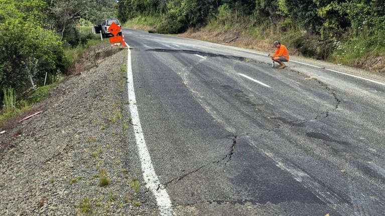 Cracks in the road on SH35 from Pōtaka to Hicks Bay. (Source: NZTA)