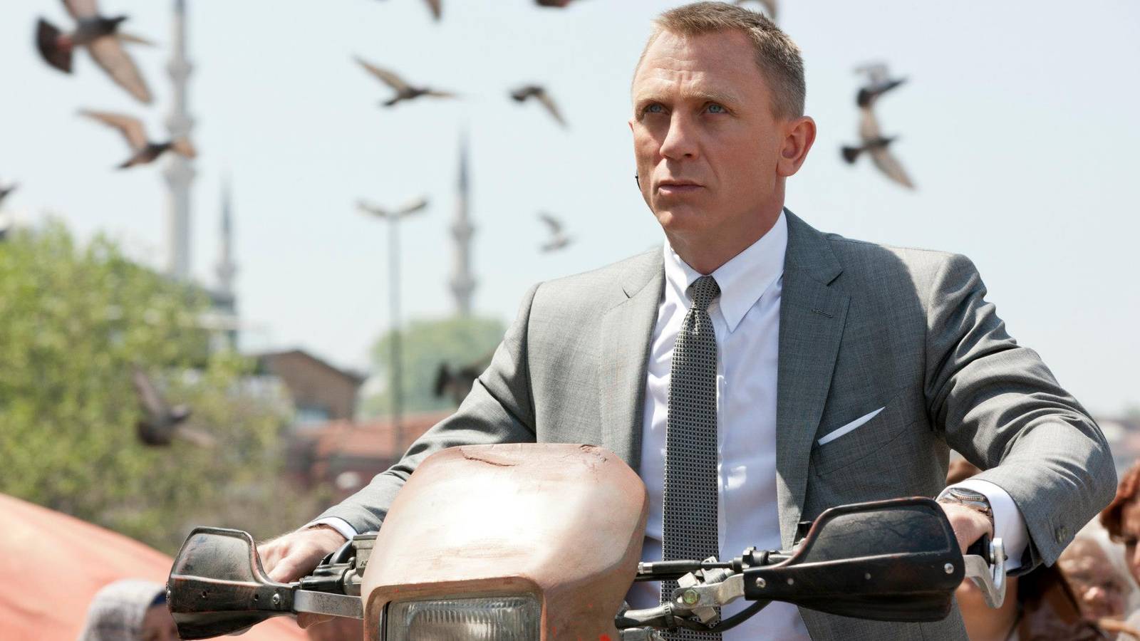 James Bond Instantly Conquers Netflix’s Worldwide Streaming Charts After Adding All But 1 Movie