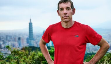 Alex Honnold climbs Taipei 101, one of the tallest skyscrapers in the world