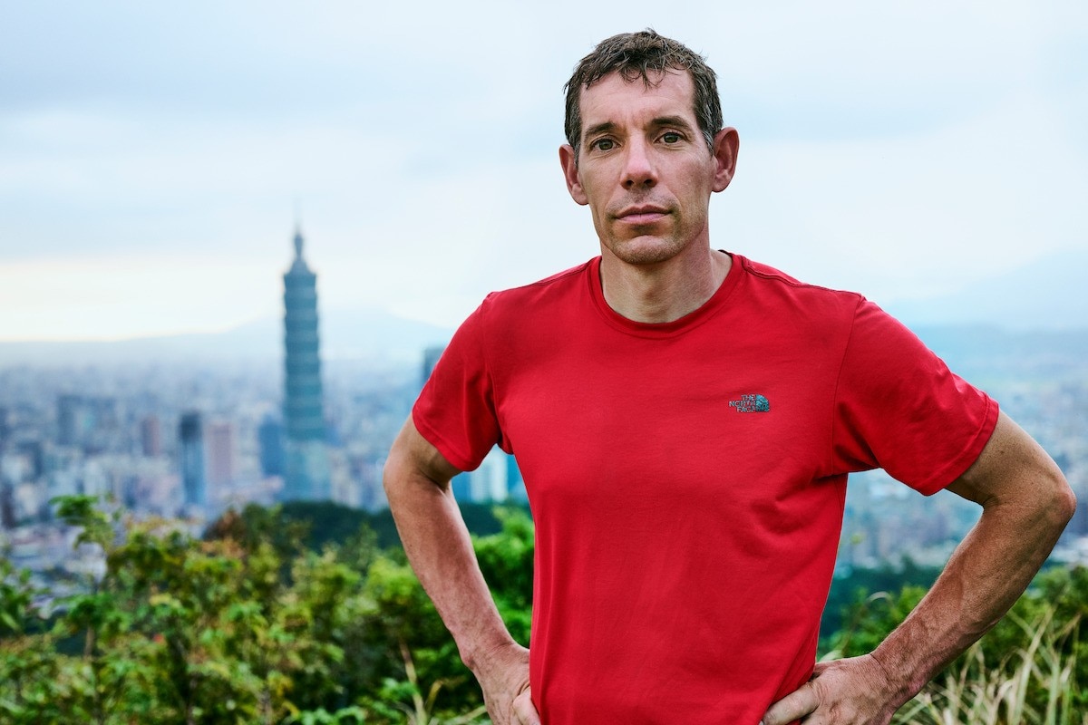 Alex Honnold climbs Taipei 101, one of the tallest skyscrapers in the world