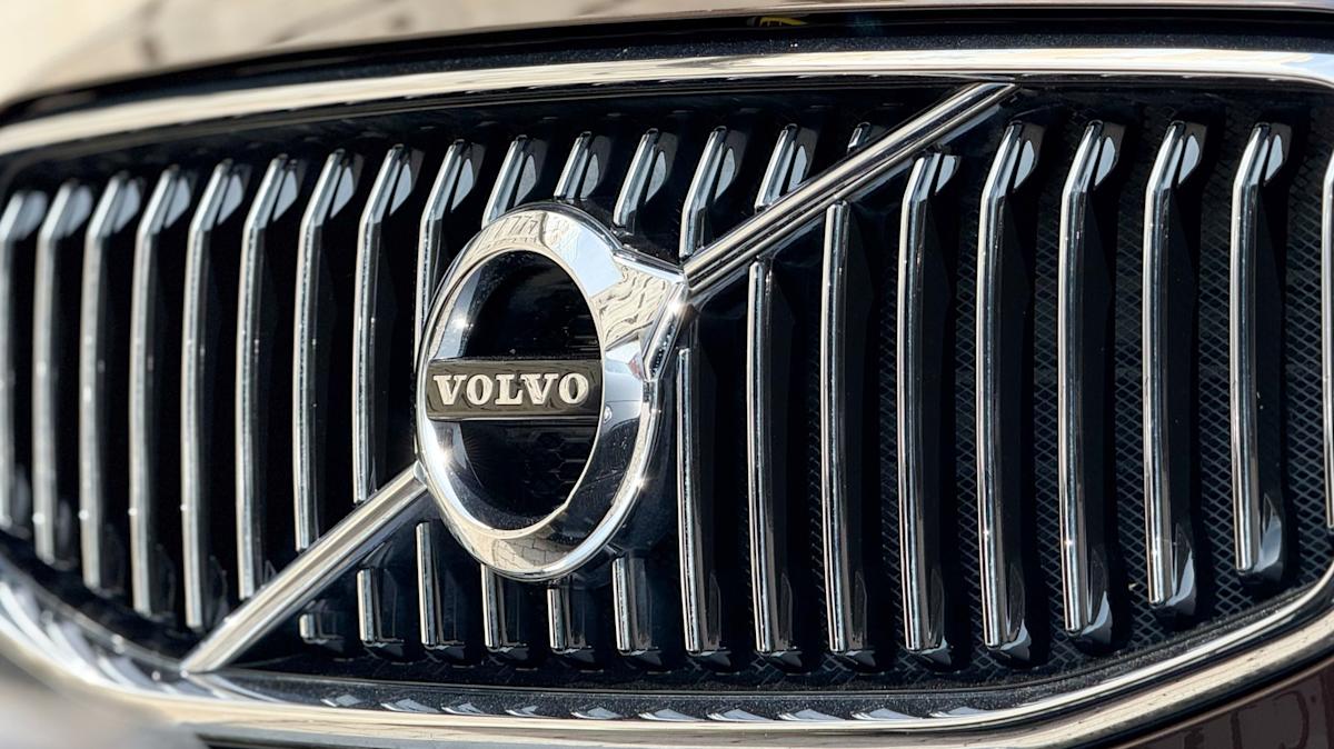 Volvo Says It Won't Drop Apple CarPlay Support On Its Cars (For Now)