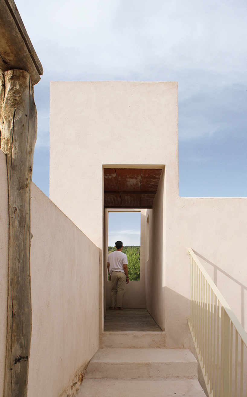 stone and clay rebuild former rural stable as a seasonal refuge in spanish countryside