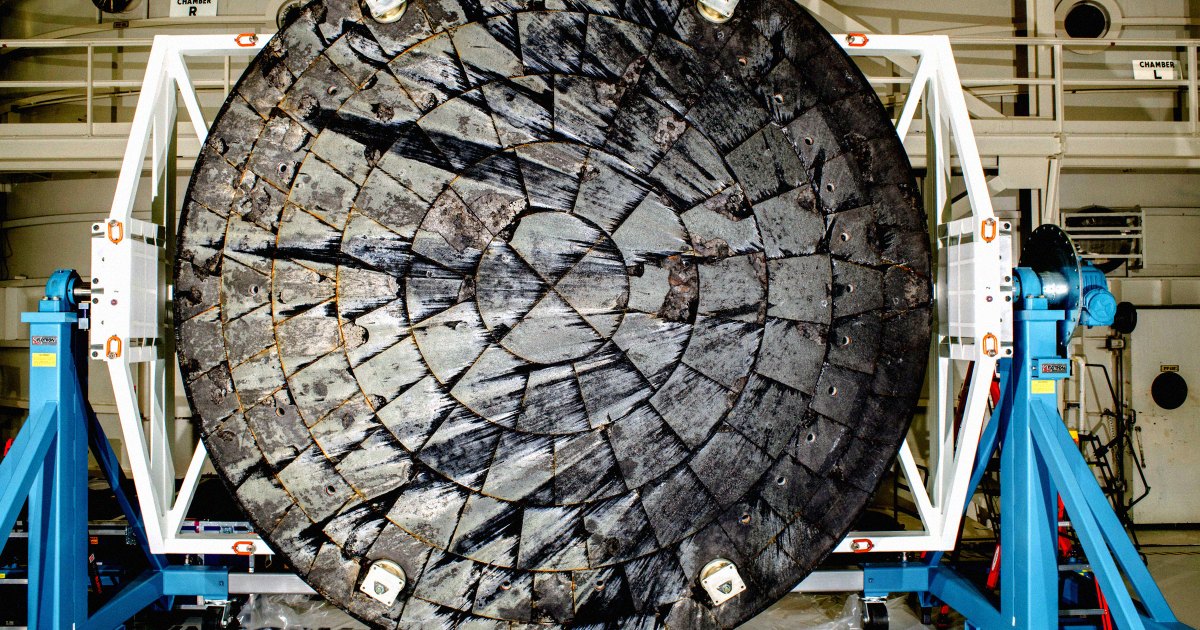 Experts Warn That There's Something Wrong With the Moon Rocket NASA Is About to Launch With Astronauts Aboard