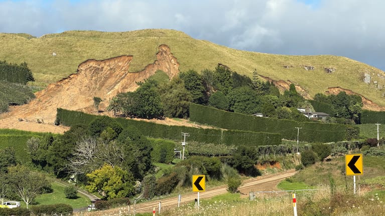 Extensive slips along Welcome Bay Rd near Pāpāmoa.
