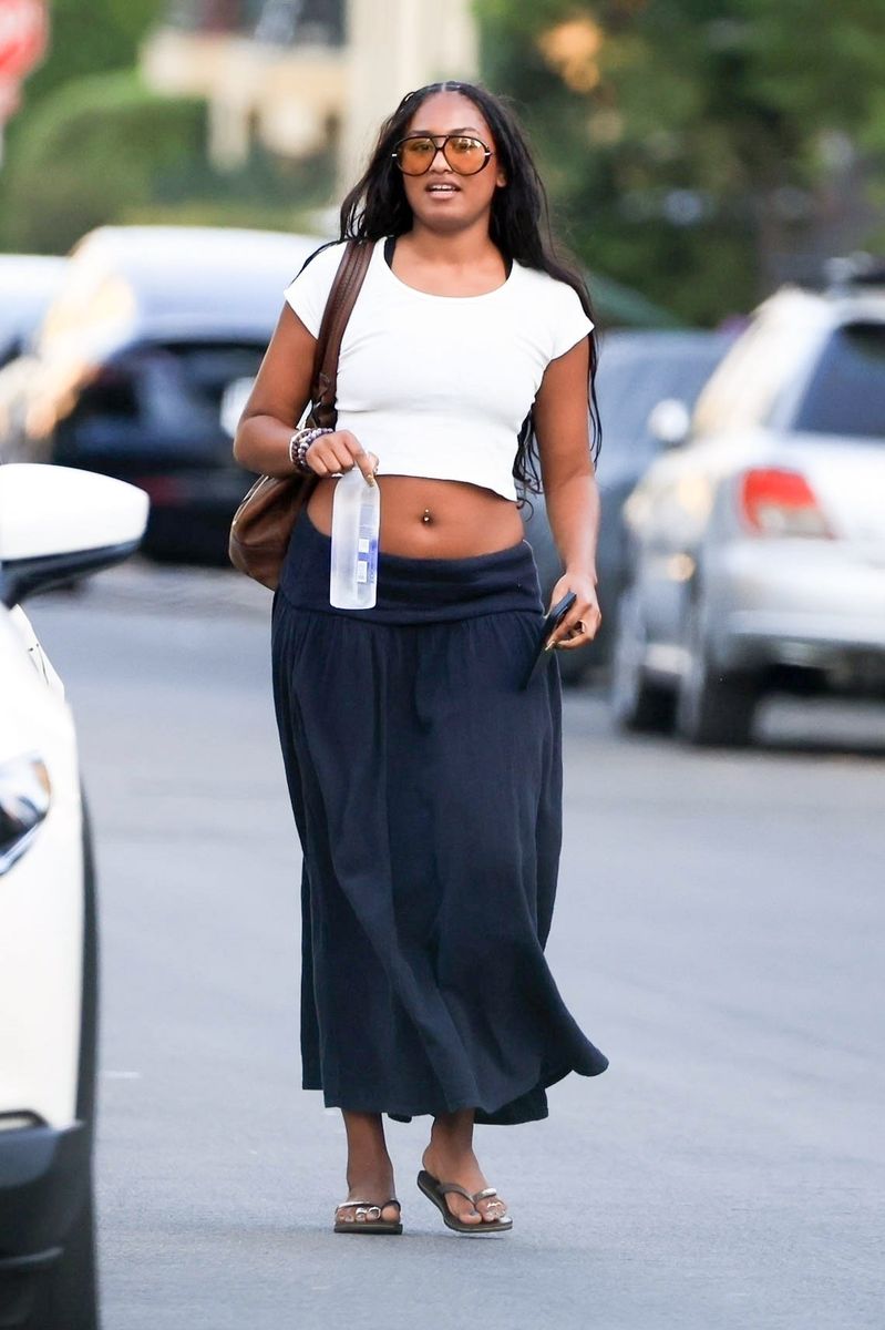 Sasha Obama revives Y2K trend with toe jewelry in West L.A. sighting