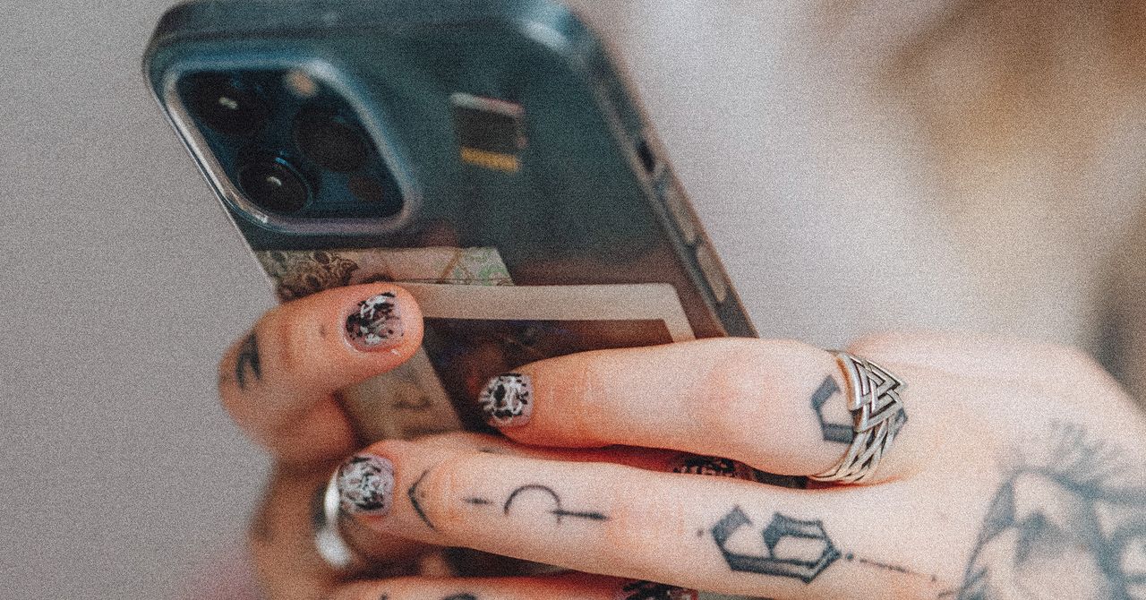 How to Manage Files on iOS and Android