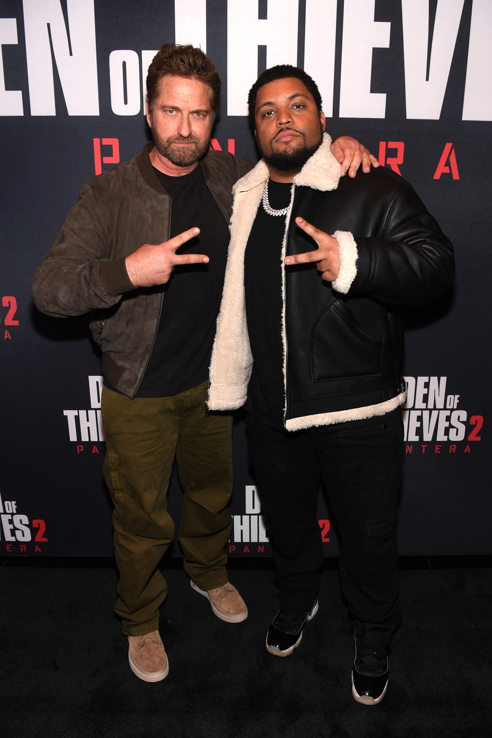 gerard butler and oshea jackson jr posing together