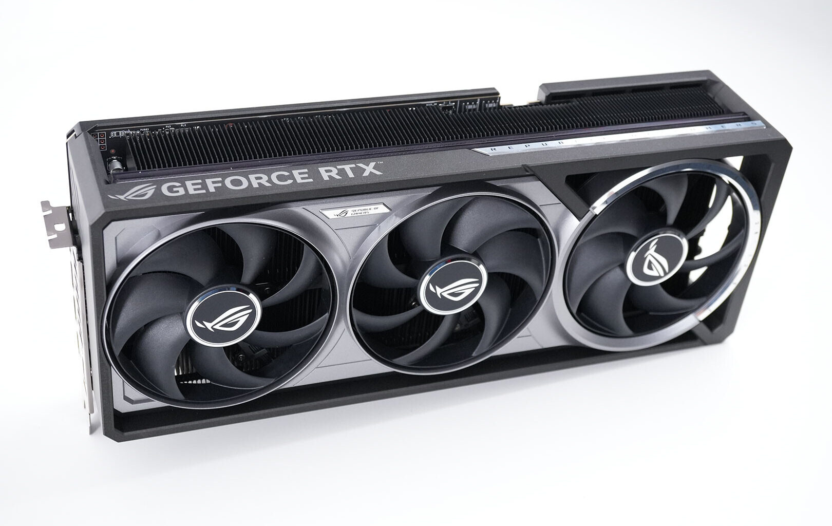 Modder Puts vBIOS From ASUS ROG Matrix RTX 5090 With +200 W Extra Power Onto Astral RTX 5090