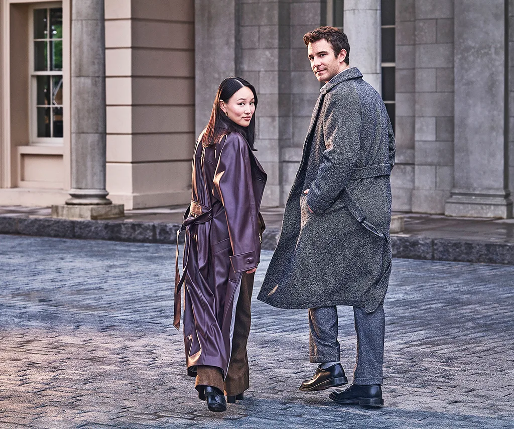 Yerin Ha and Luke Thompson star in Bridgerton.