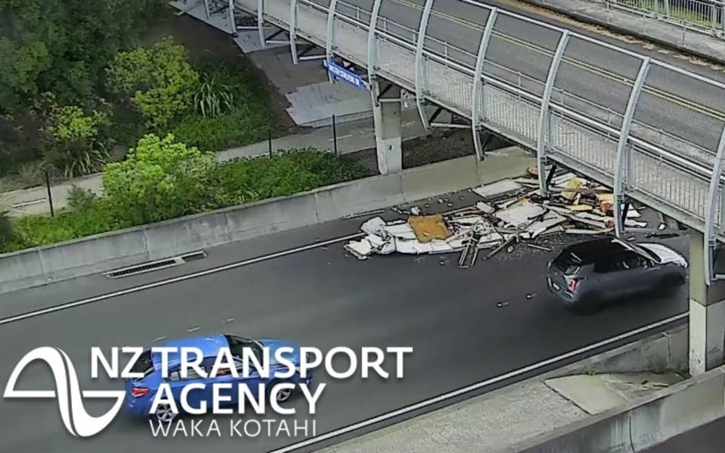 Debris blocks lanes on the Southern Motorway in Auckland. Photo: Supplied / NZTA Waka Kotahi