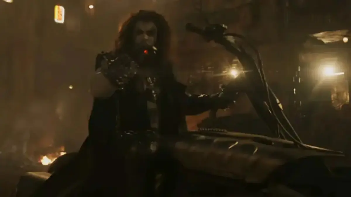 Jason Momoa’s Lobo Debuts Dynamically in Fiery New Supergirl Clip