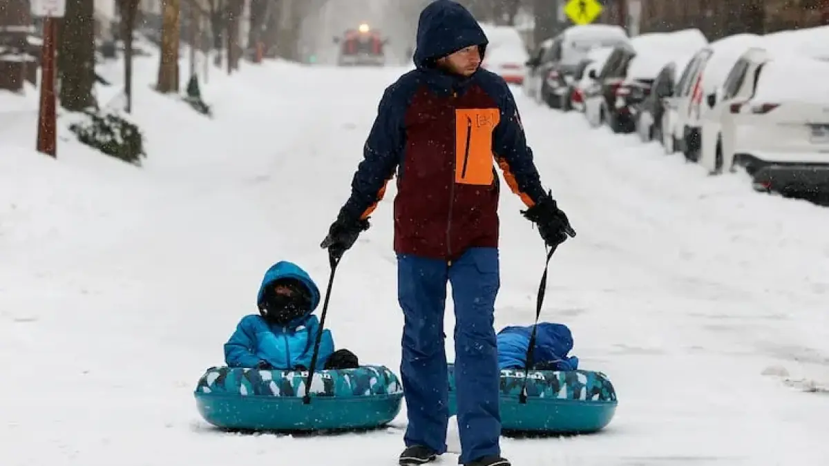 Philadelphia’s Heaviest Snowstorm in Five Years Brings Lingering Icy Conditions