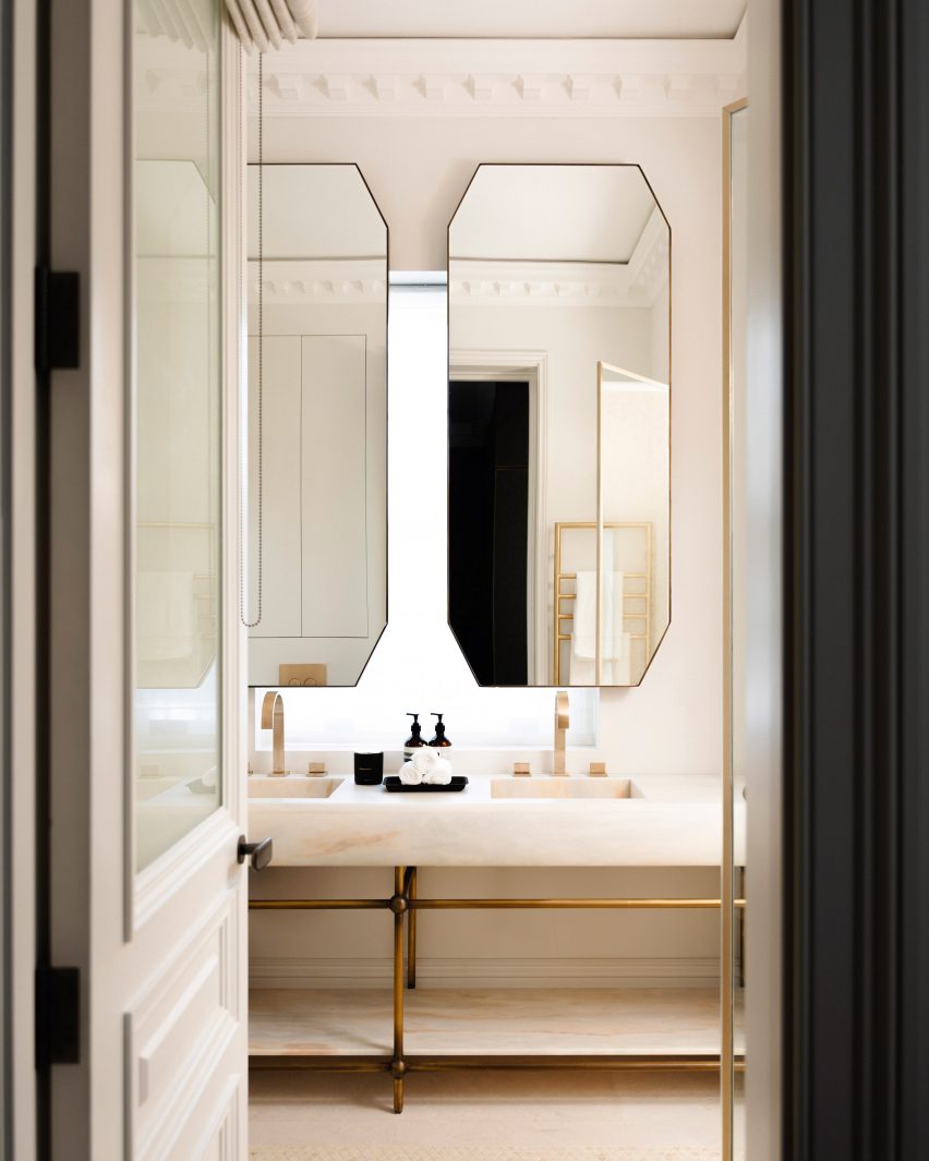 Apartment in South Kensington, London renovated by Polysmiths and Diaz Interiors