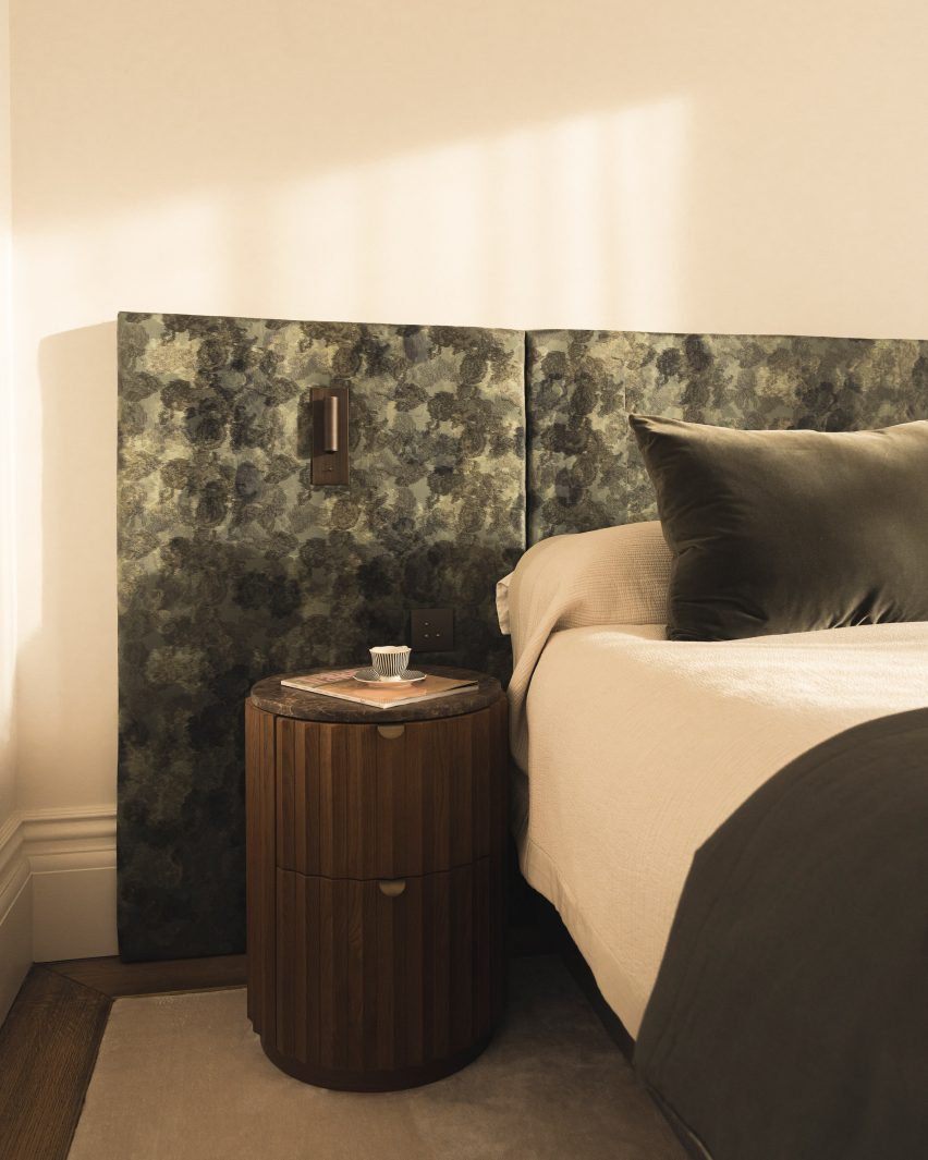 Apartment in South Kensington, London renovated by Polysmiths and Diaz Interiors