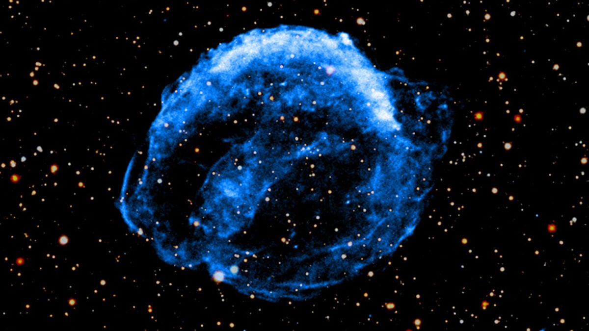 Stunning 25-Year Timelapse Shows a Supernova Tearing Through Deep Space
