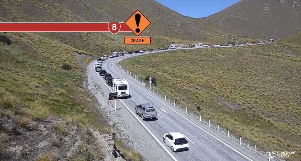 Delays after crash on Lindis Pass