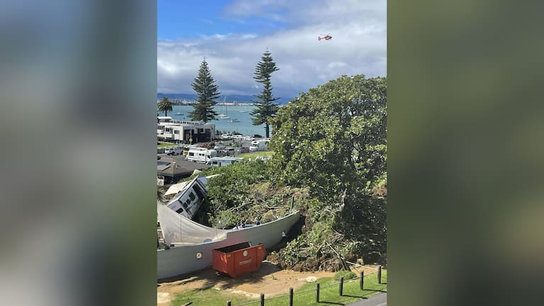 Karyn's friend photographed the chaos and arrival of a helicopter on the morning of January 21.