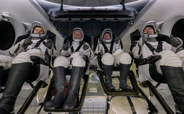 ISS crew returning