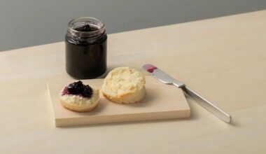 This Folded Knife Design Challenges 400 Years of Tableware