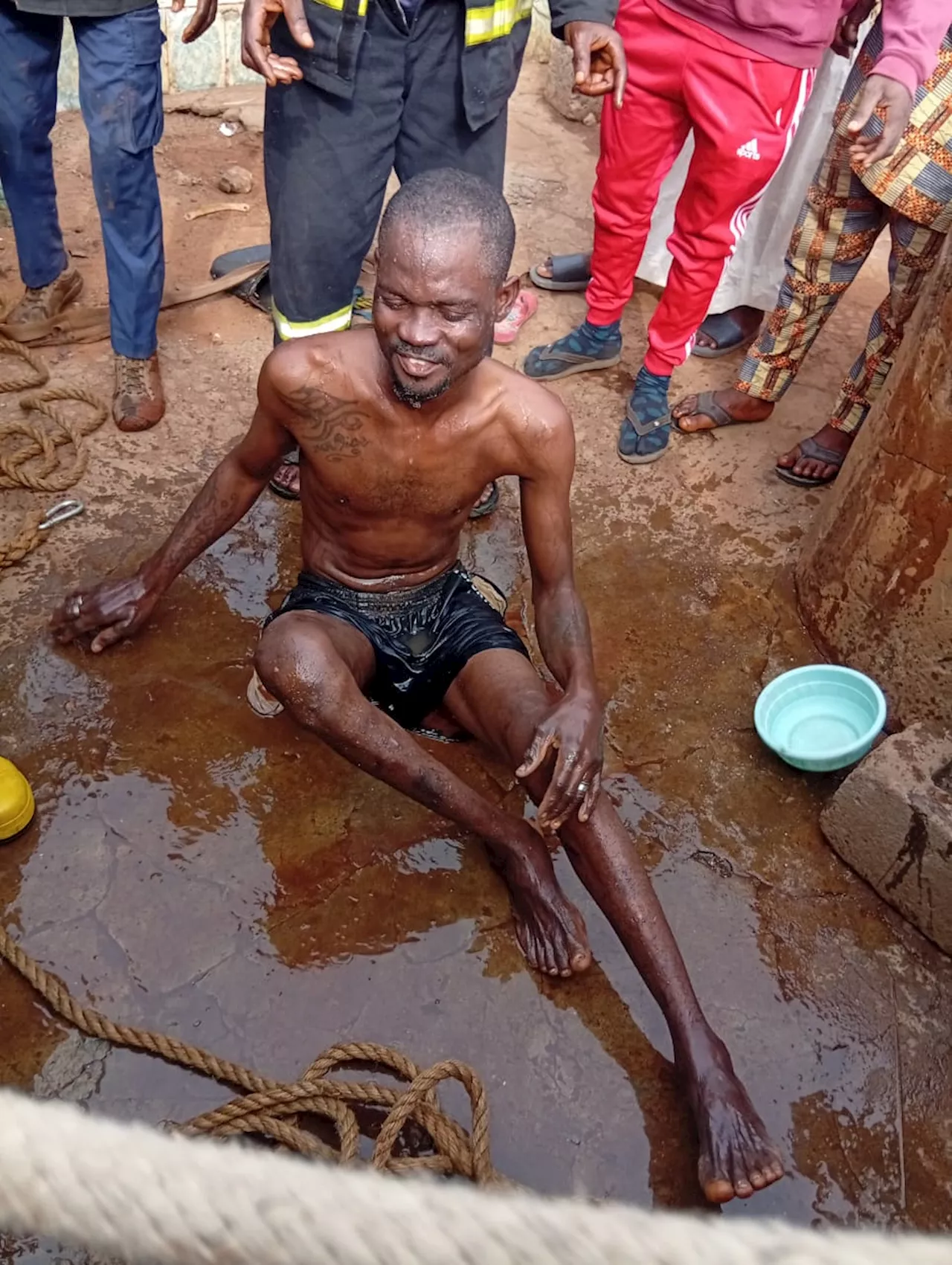 Oyo: 37-year-old man rescued from well in Saki as fire ravages residential building in Ogbomoso
