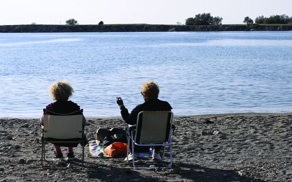 Record number of Greeks heading for retirement