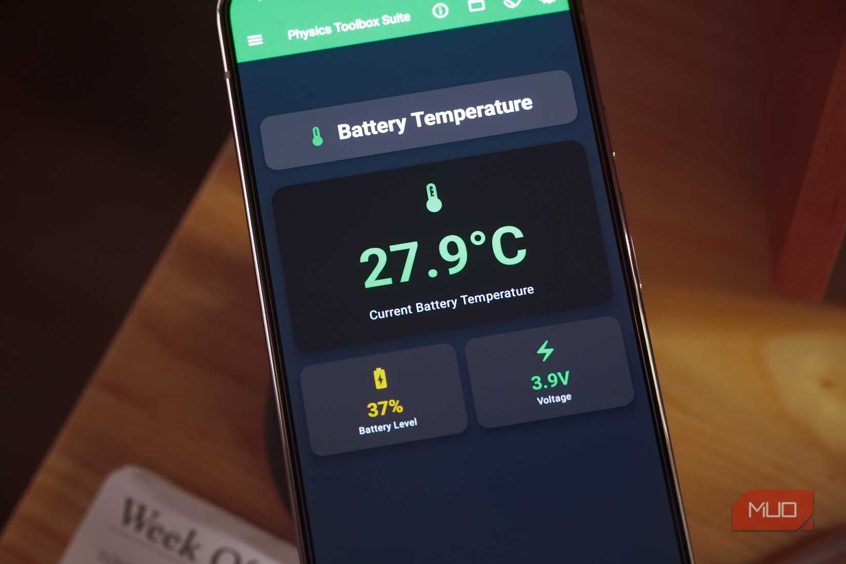 Battery temperature displayed in the Physics Toolbox app.