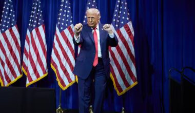 Trump pushes back against Democrats' criticism of Maduro raid