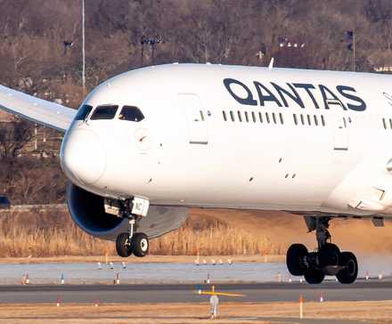 Qantas Boeing 787-9 on final approach after another long flight